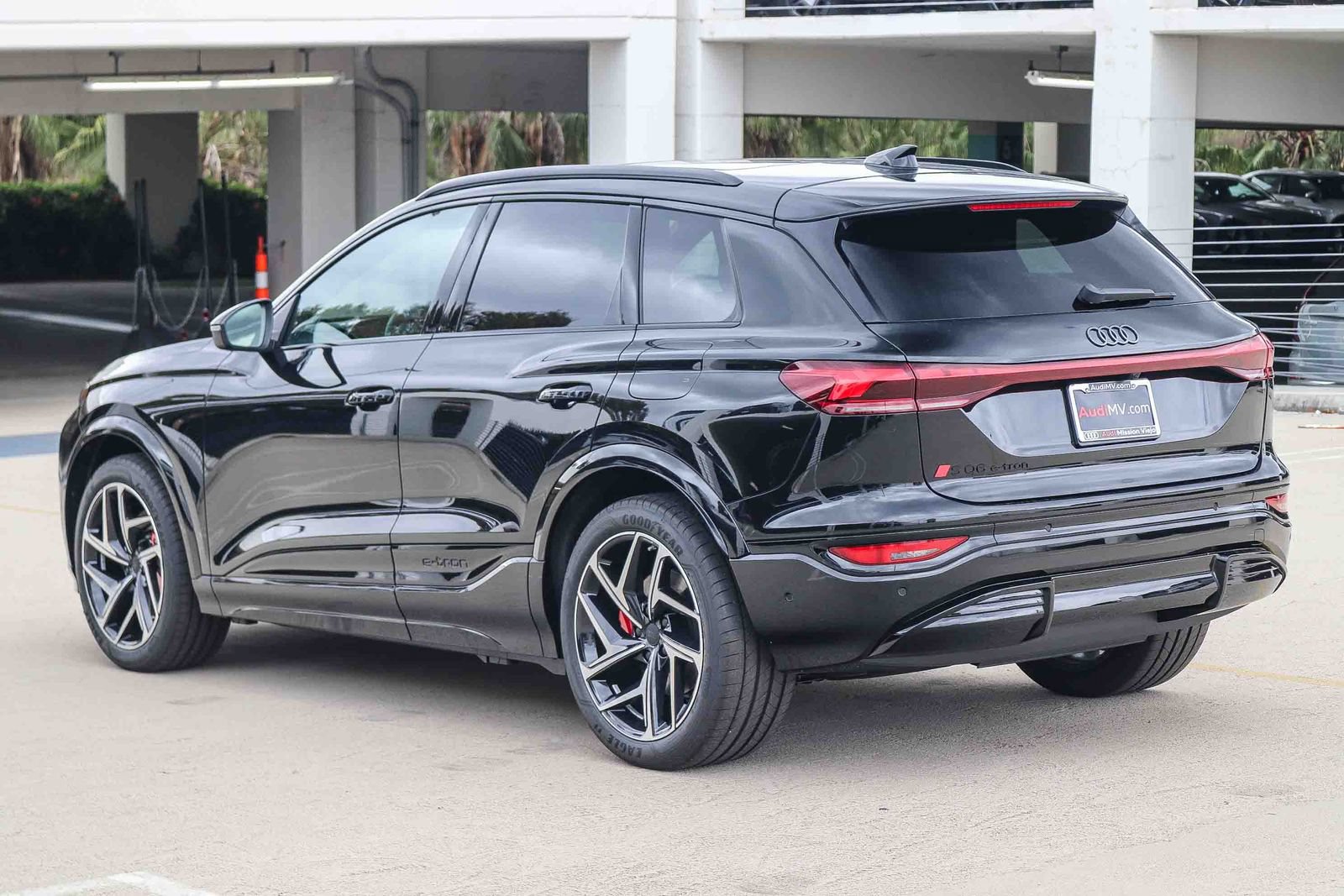 New 2027 Audi SQ6 e-tron Prestige AWD/4WD image 4