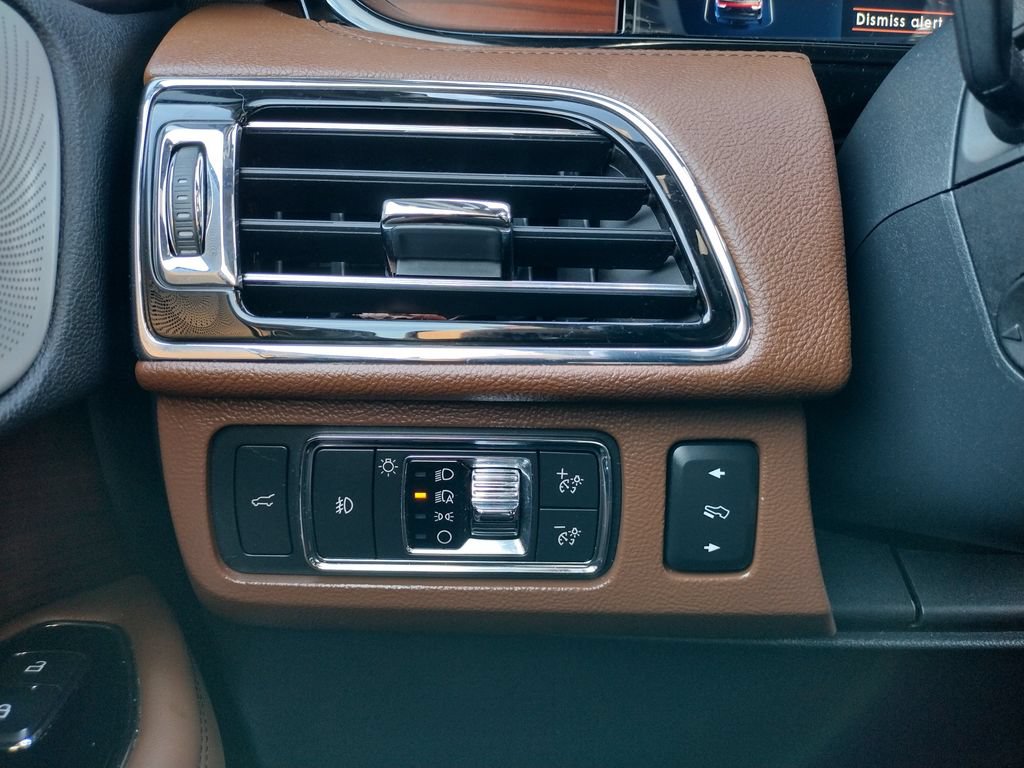 Used 2022 Lincoln Navigator Reserve AWD/4WD image 35