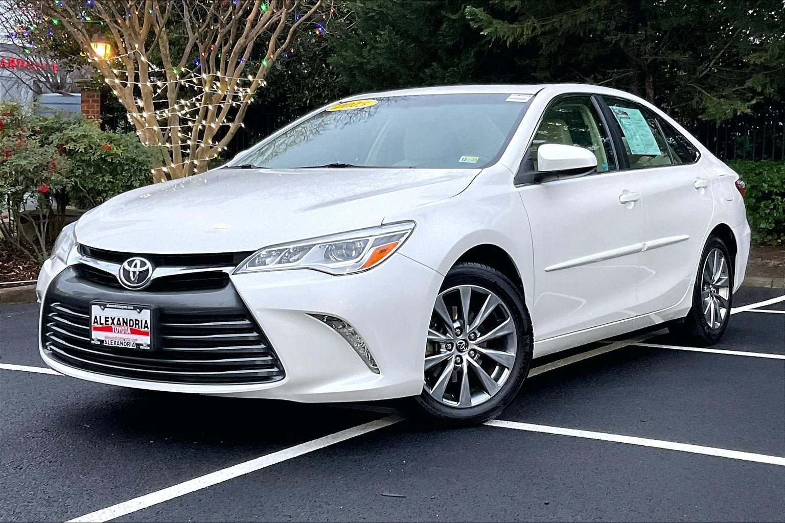 Used 2015 Toyota Camry XLE FWD image 1