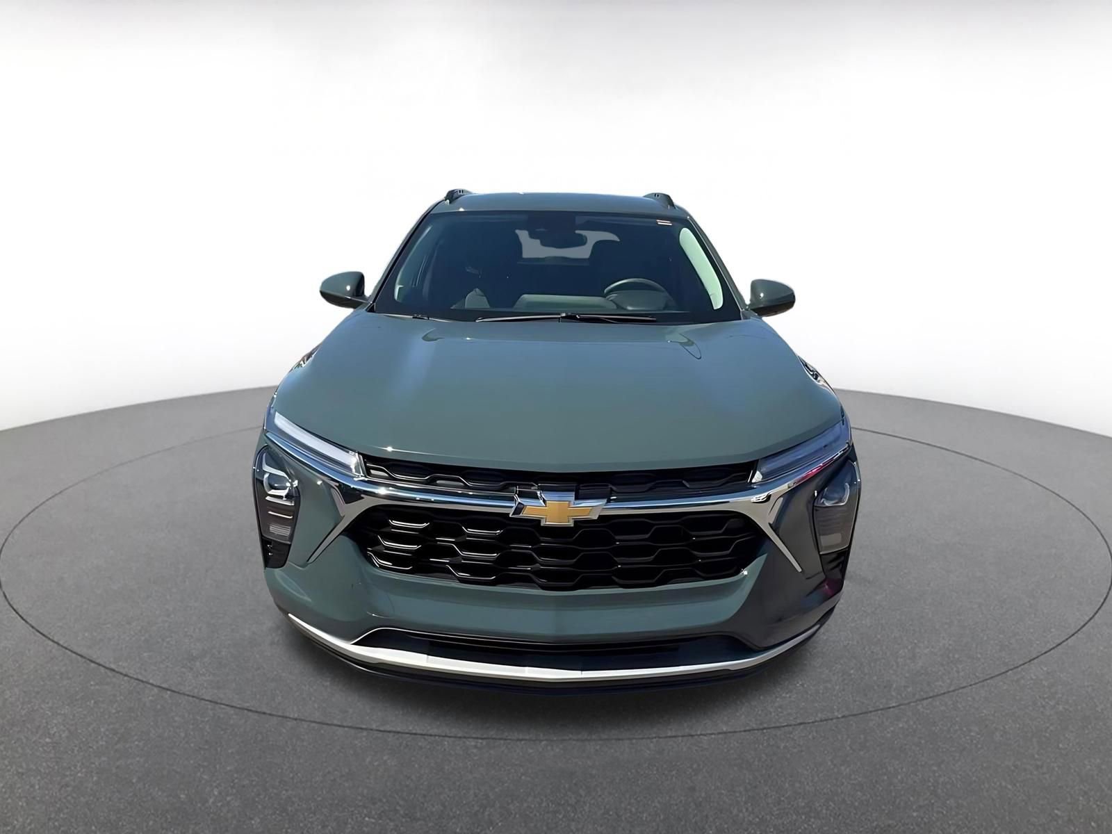 Used 2025 Chevrolet Trax LT FWD image 4