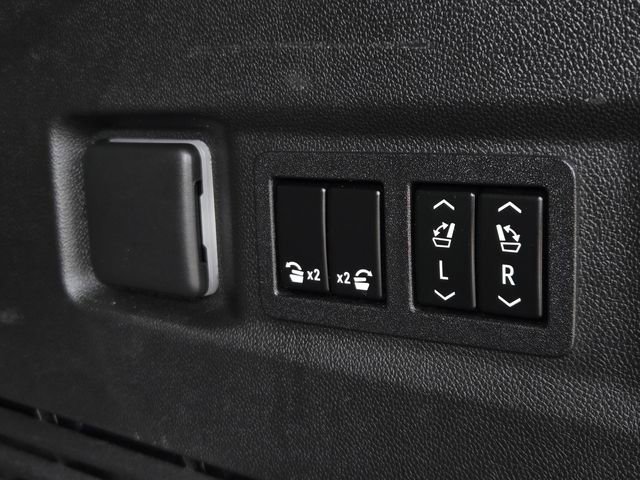 Used 2022 GMC Yukon SLT w/ SLT Premium Package image 13