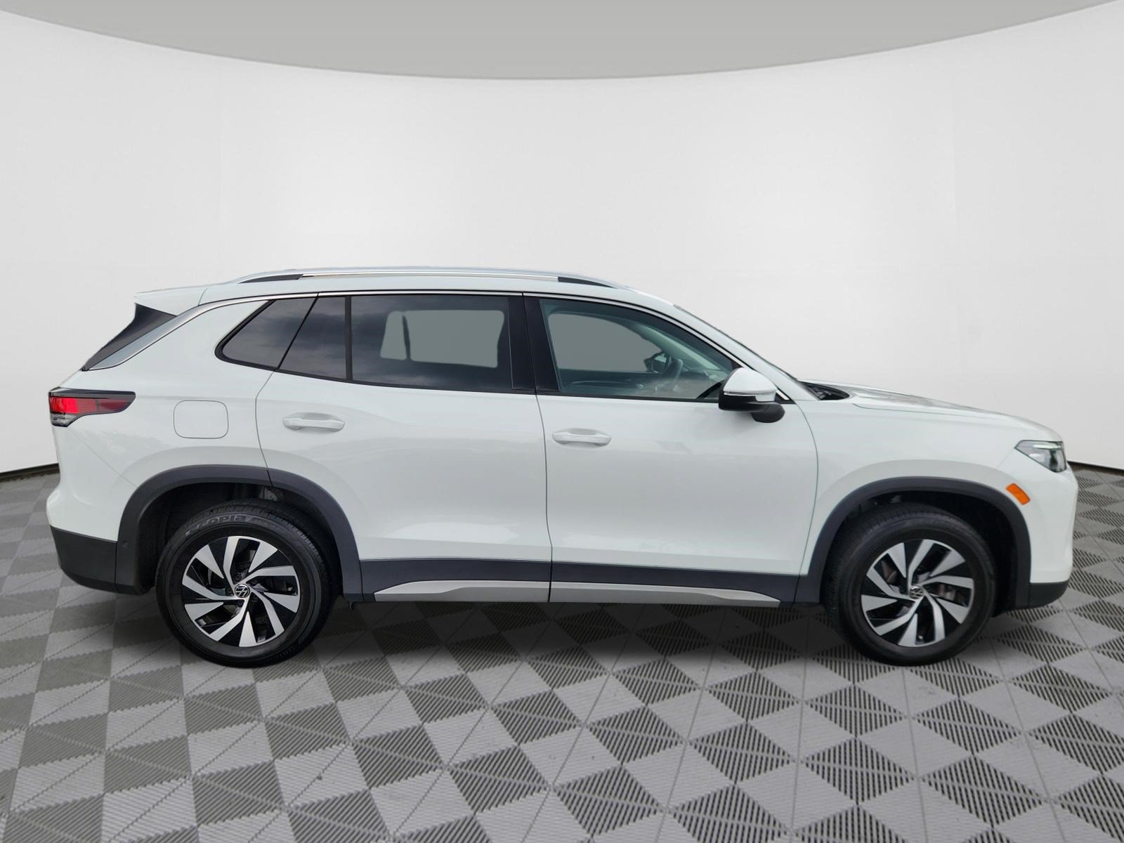 Certified 2025 Volkswagen Tiguan S AWD/4WD image 6