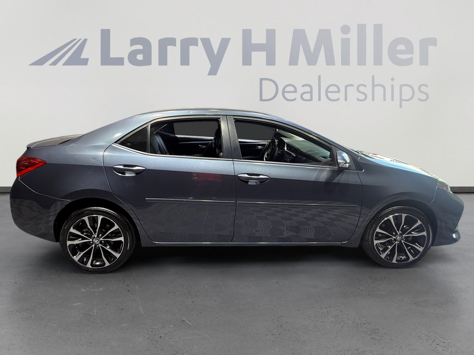 Used 2019 Toyota Corolla SE w/ Carpet Mat Package (TMS) FWD image 6