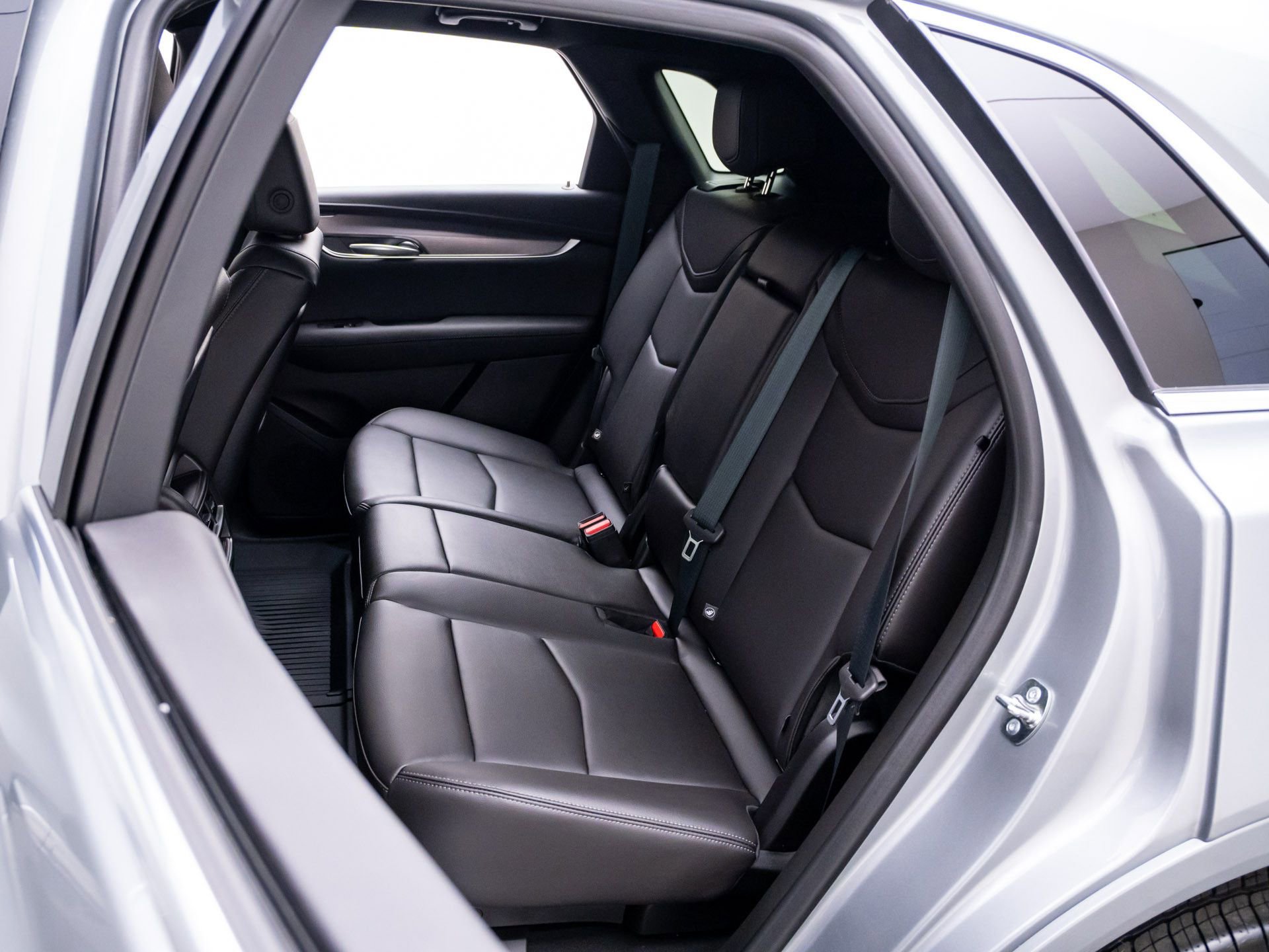 New 2026 Cadillac XT5 Luxury w/ LPO, Floor Liner Package AWD/4WD image 17