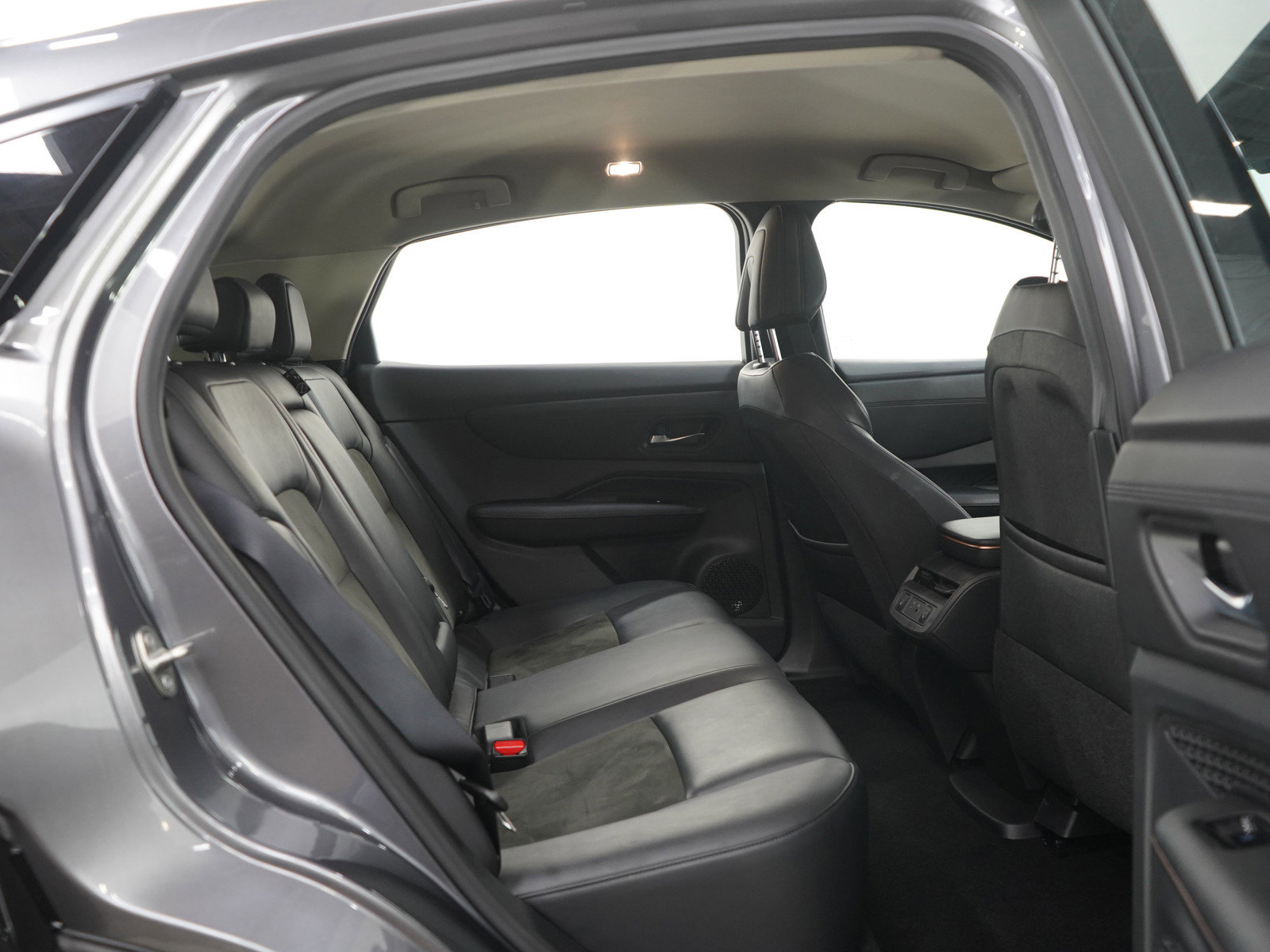 Used 2024 Nissan Ariya AWD image 11