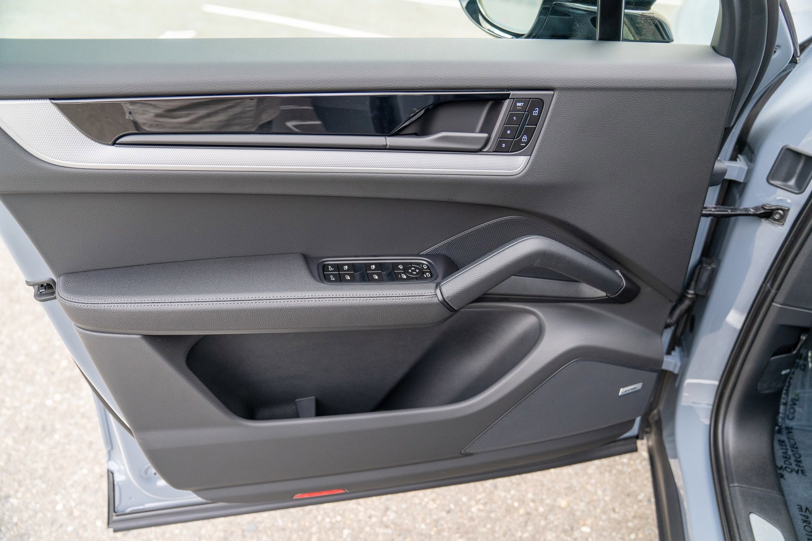 Certified 2026 Porsche Cayenne image 10