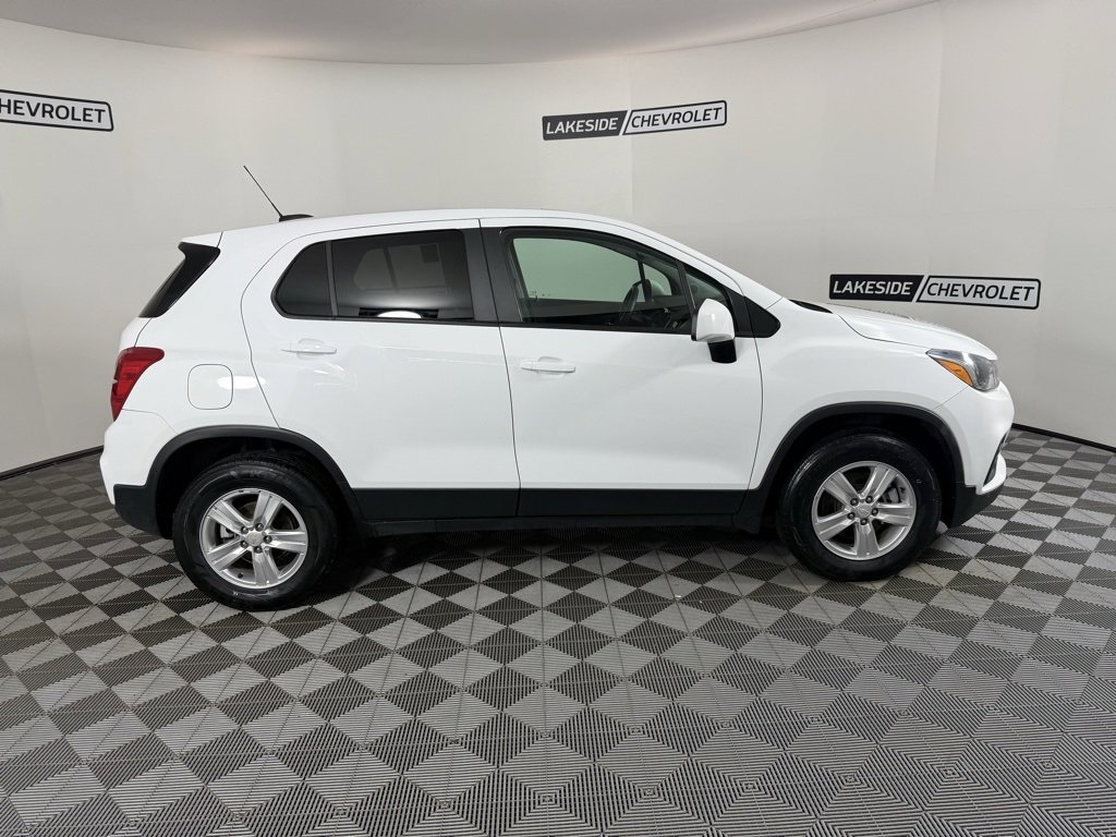 Used 2022 Chevrolet Trax LS w/ Tint and Cruise Package image 7