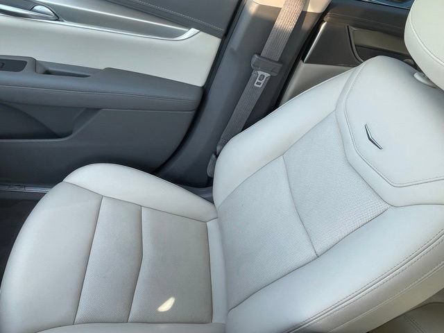Used 2023 Cadillac XT5 Premium Luxury w/ Technology Package AWD/4WD image 21