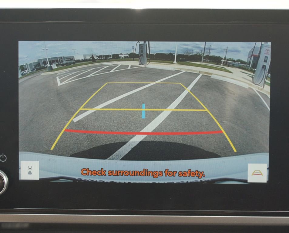 Used 2025 Toyota Camry SE FWD image 7