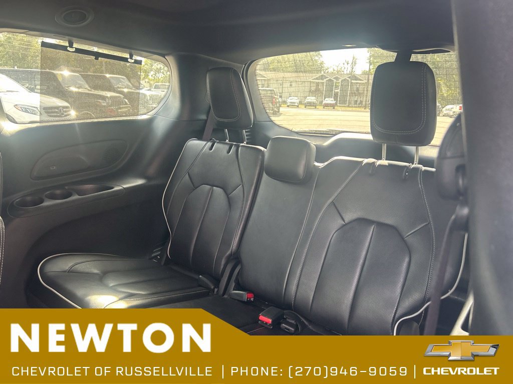 Used 2025 Chrysler Pacifica Limited FWD image 11