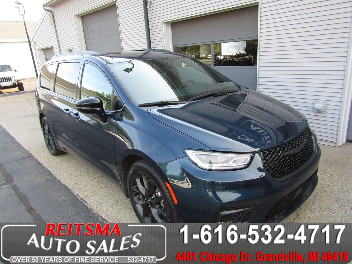 Used 2025 Chrysler Pacifica Limited