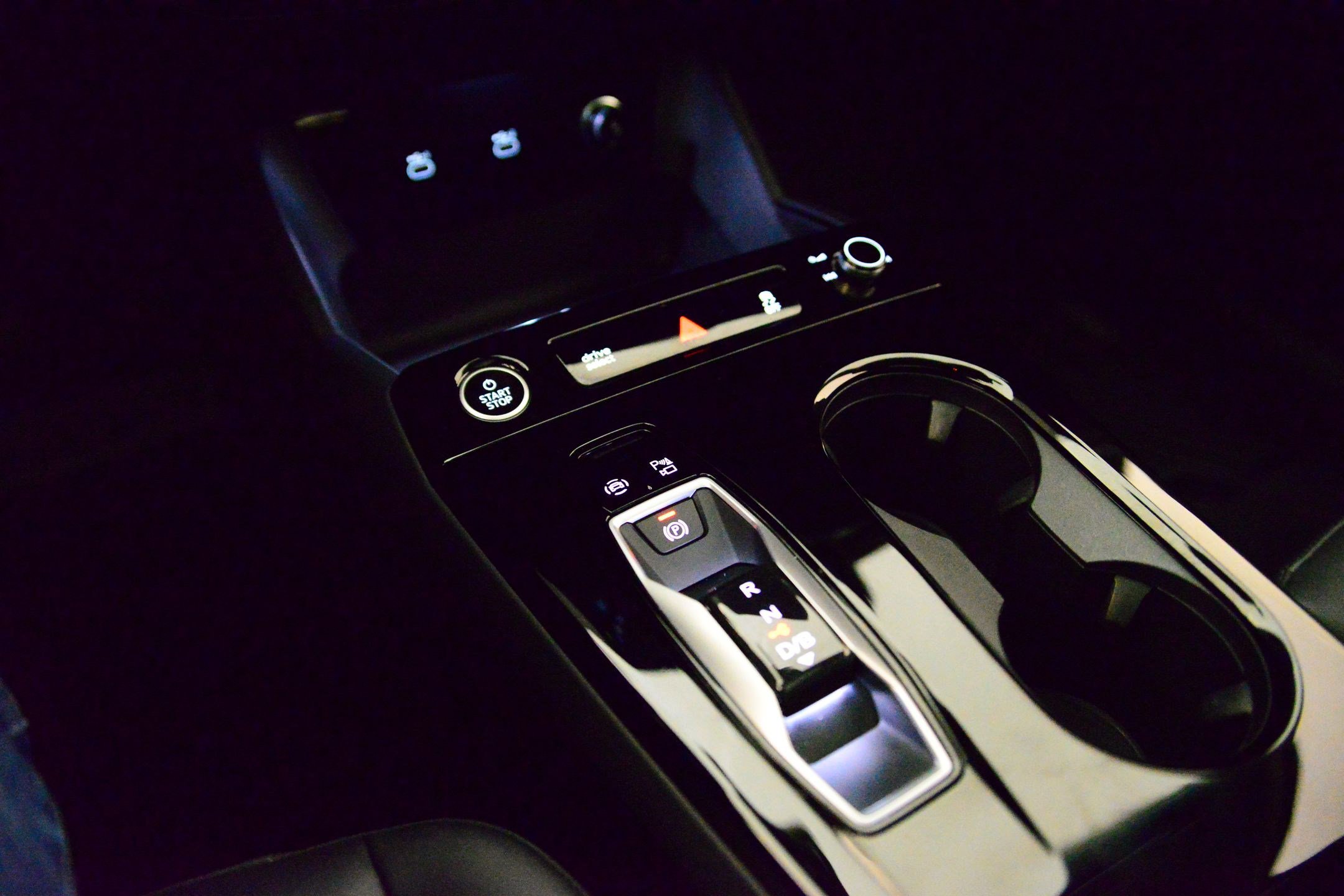 Certified 2025 Audi Q6 e-tron Premium w/ Convenience Package image 28