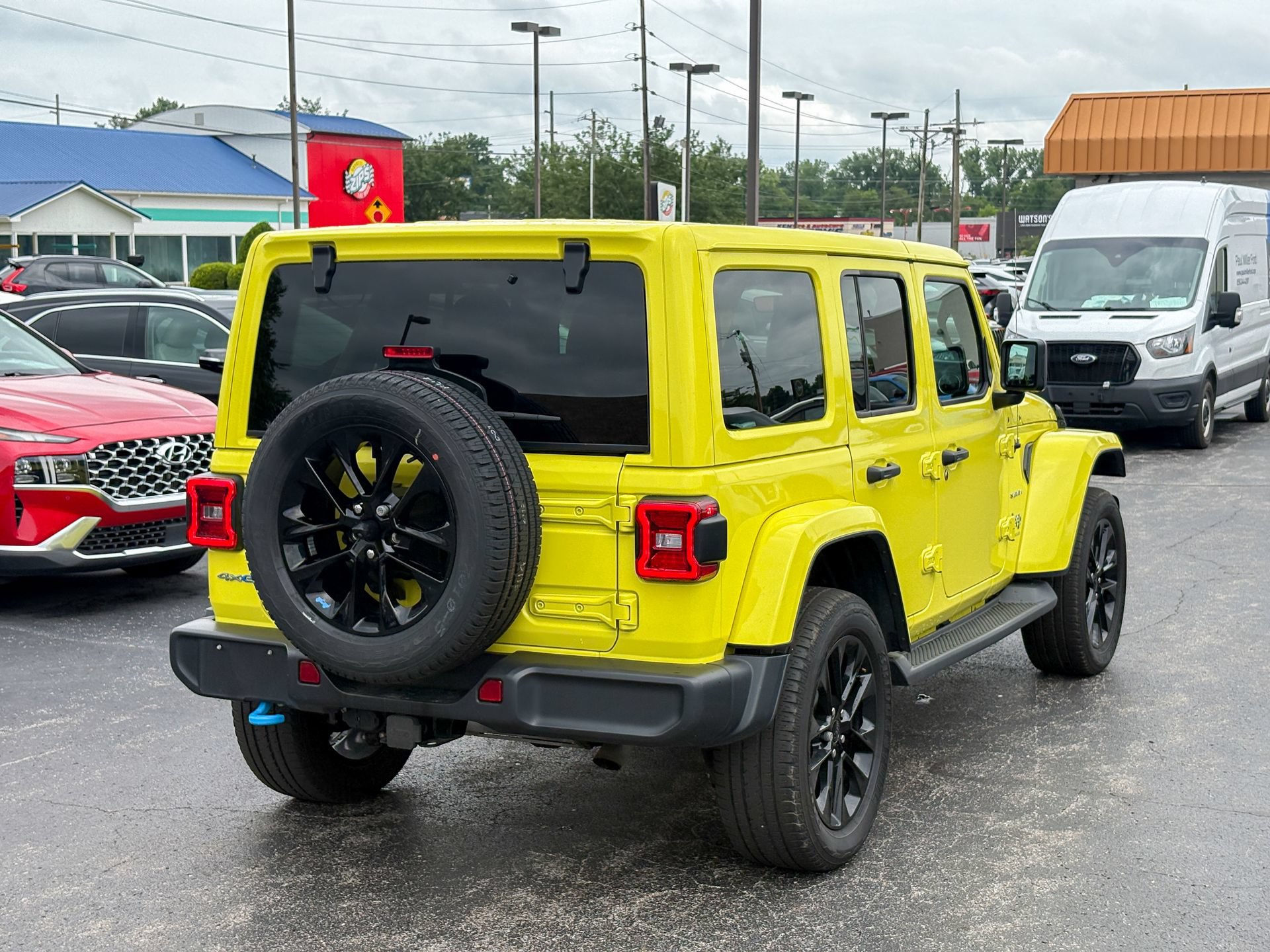 Used 2023 Jeep Wrangler Unlimited Sahara w/ Cold Weather Group AWD/4WD image 17