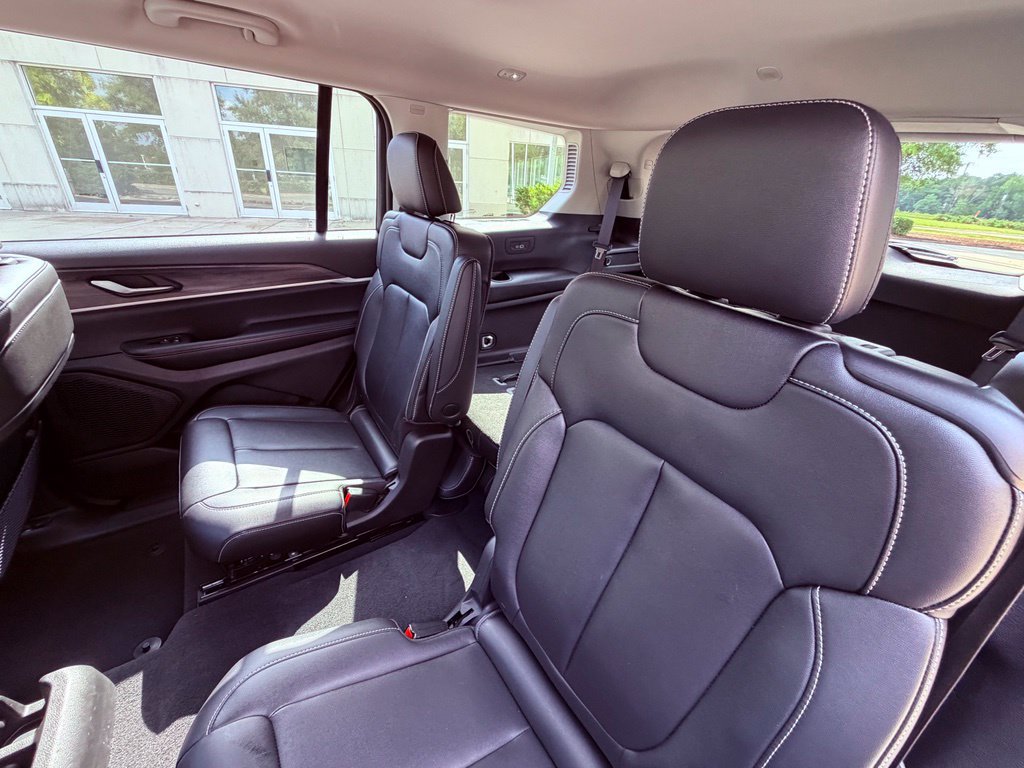 Used 2023 Jeep Grand Cherokee L Limited AWD/4WD image 12