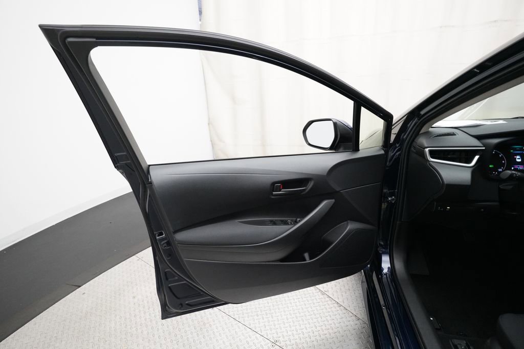 Used 2025 Toyota Corolla LE FWD image 27