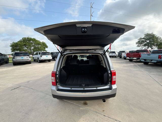 Used 2017 Jeep Patriot High Altitude AWD/4WD image 27