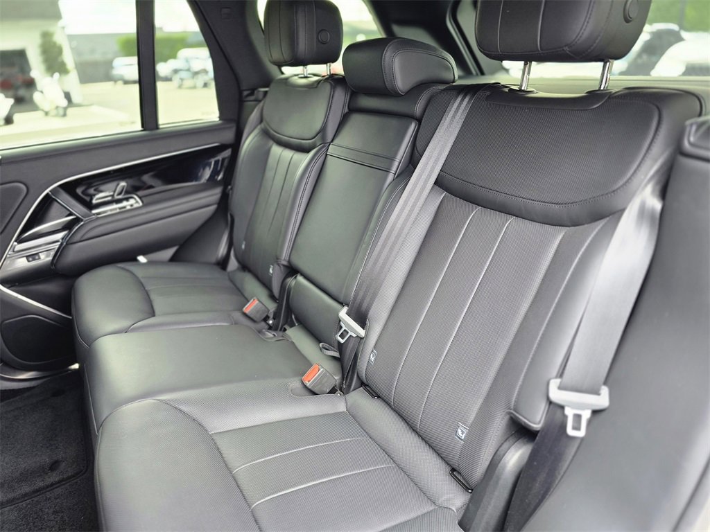 Used 2024 Land Rover Range Rover SE image 11