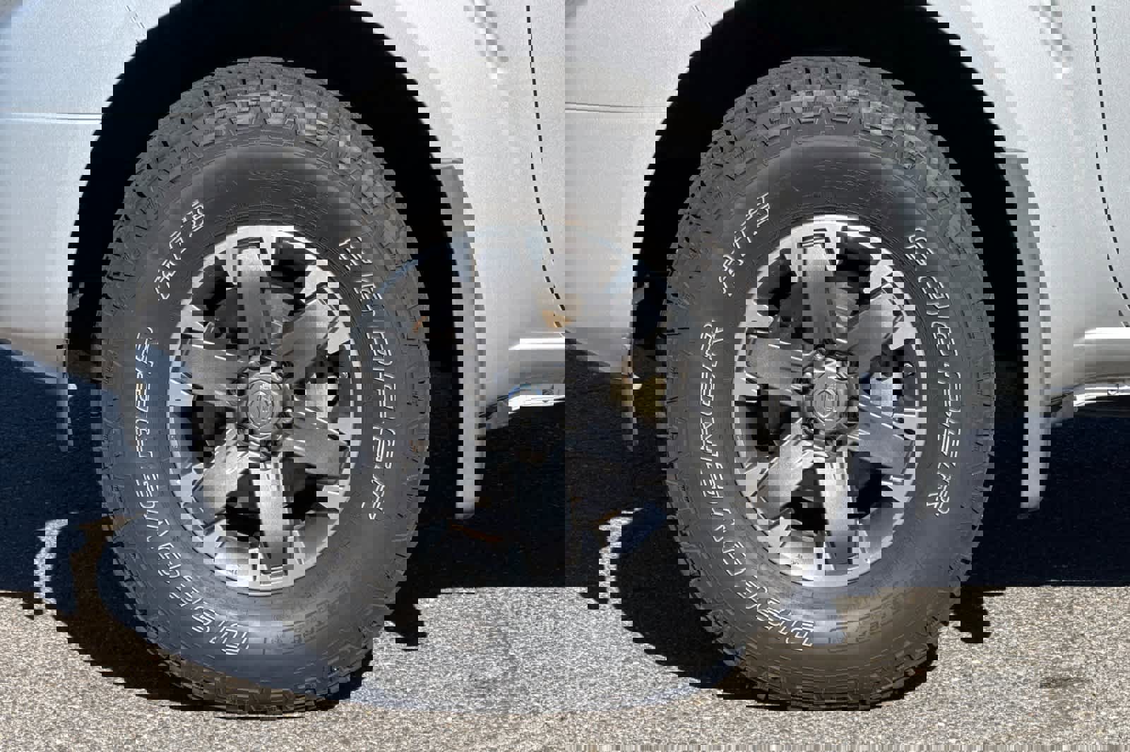 Used 2017 Nissan Frontier PRO-4X w/ Pro-4x Luxury Package image 29