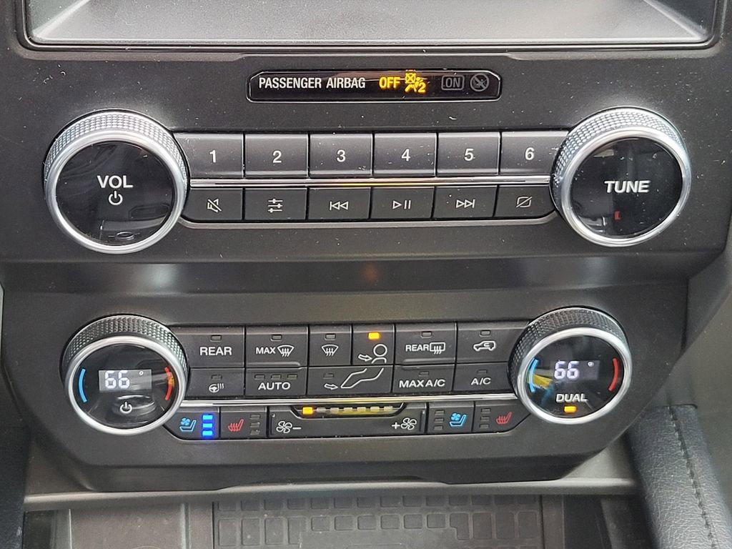 Used 2019 Ford Expedition XLT w/ Equipment Group 202A AWD/4WD image 8