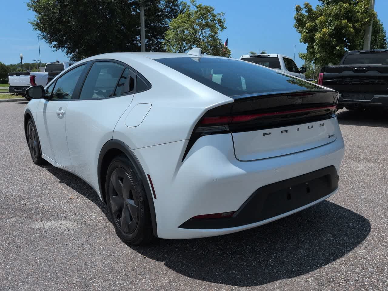 Certified 2025 Toyota Prius LE FWD image 4