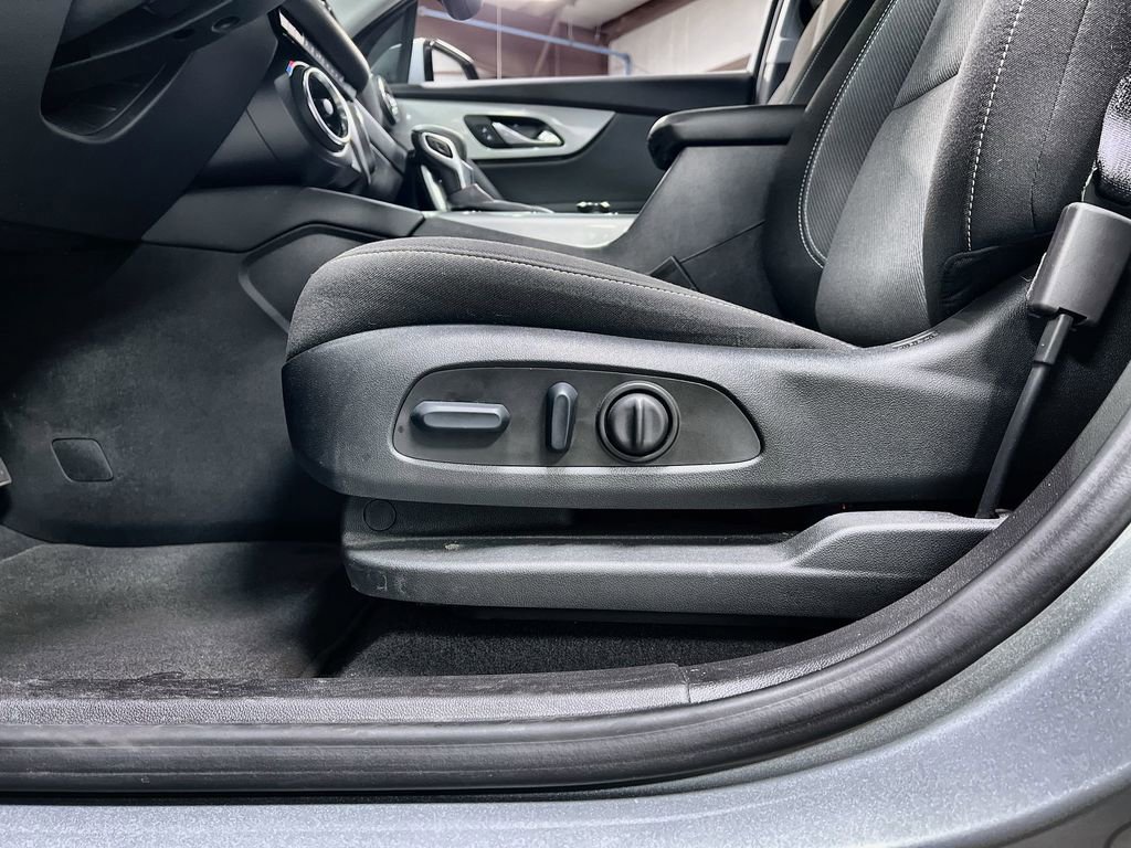 Used 2025 Chevrolet Blazer LT image 14