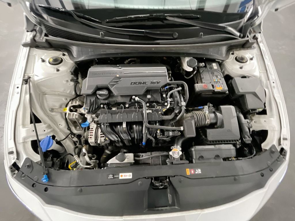 Used 2025 Hyundai Elantra SEL image 29
