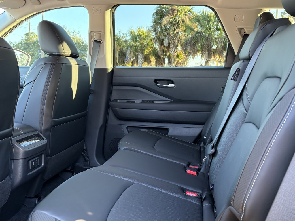 New 2026 Nissan Pathfinder SL FWD image 15