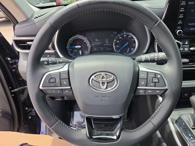 Used 2021 Toyota Highlander XLE AWD/4WD image 14