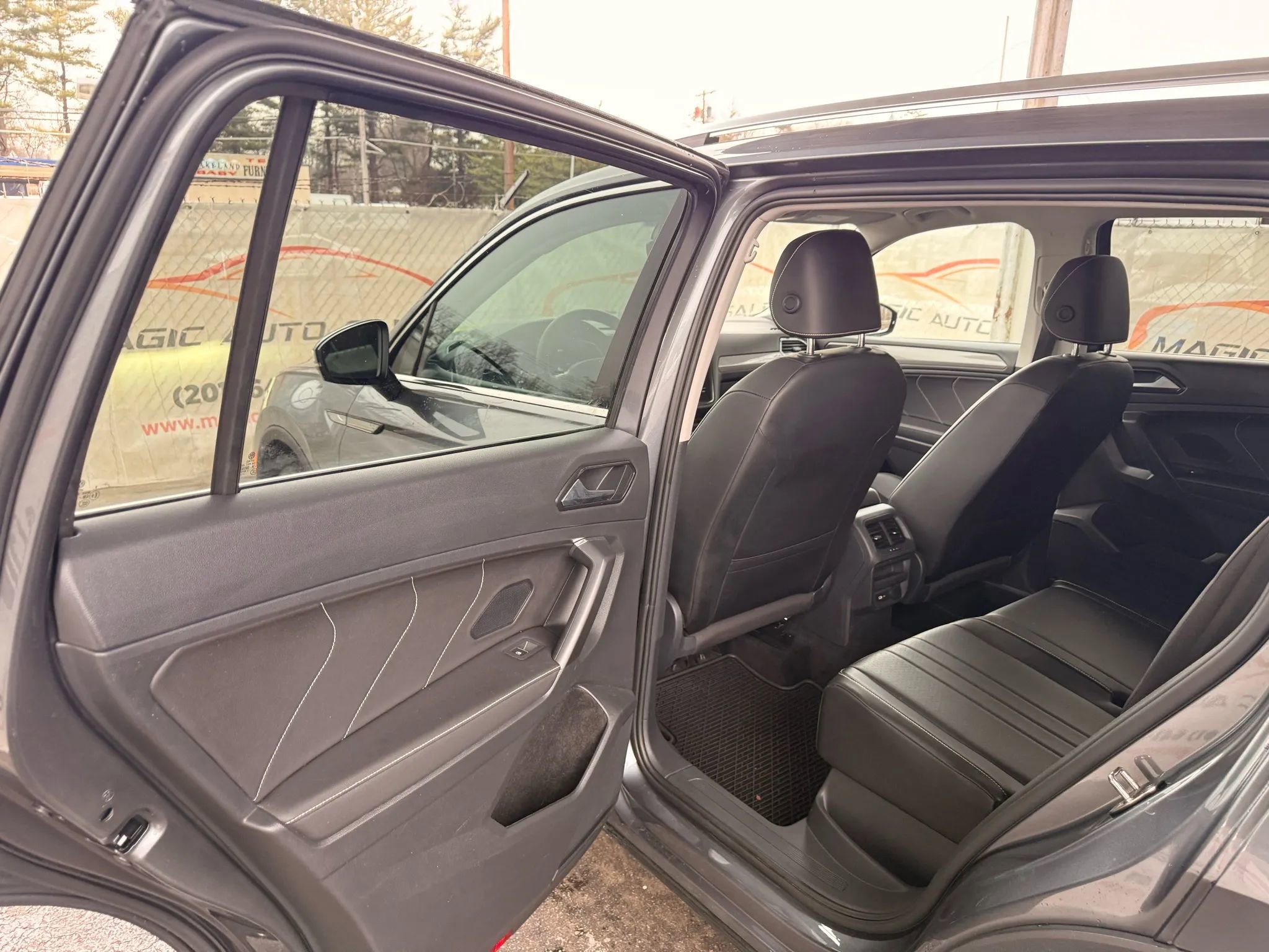 Used 2022 Volkswagen Tiguan SE w/ Panoramic Sunroof Package AWD/4WD image 66