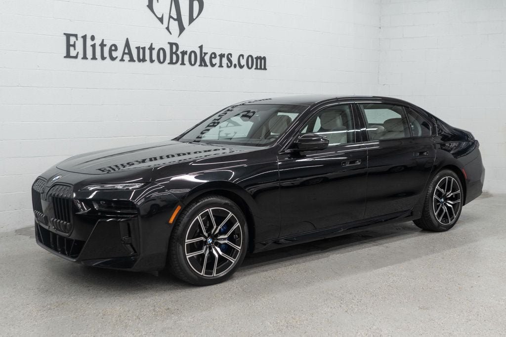 Used 2023 BMW 760i xDrive w/ Executive Package AWD/4WD image 50
