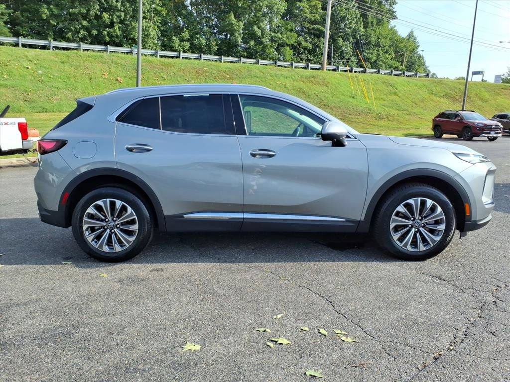 Used 2024 Buick Envision Preferred AWD/4WD image 2