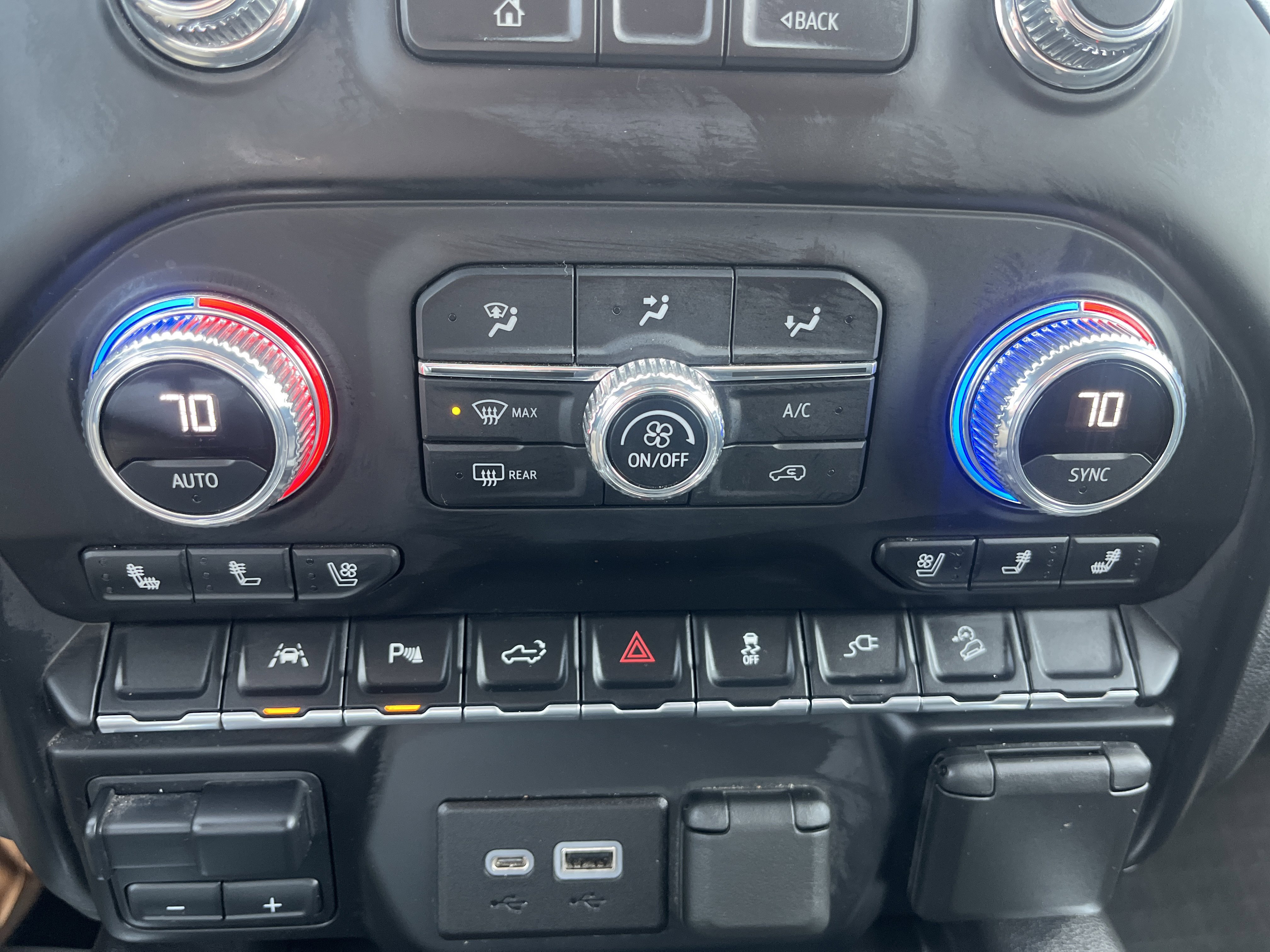 Used 2022 GMC Sierra 1500 SLT w/ SLT Premium Plus Package AWD/4WD image 29