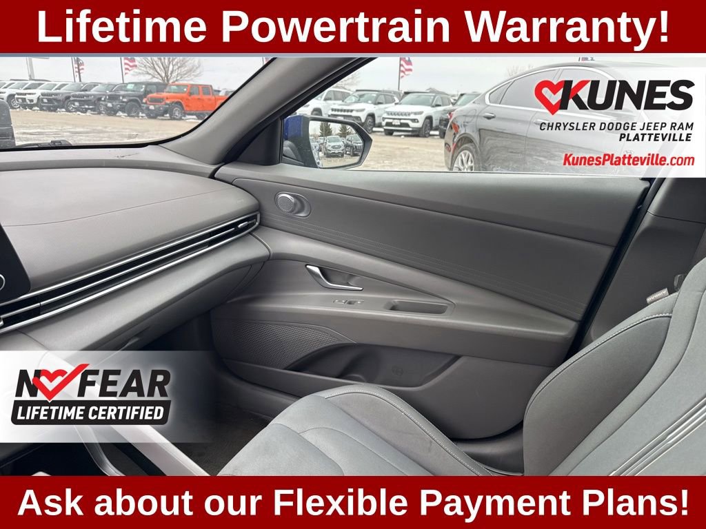 Used 2023 Hyundai Elantra SEL image 27