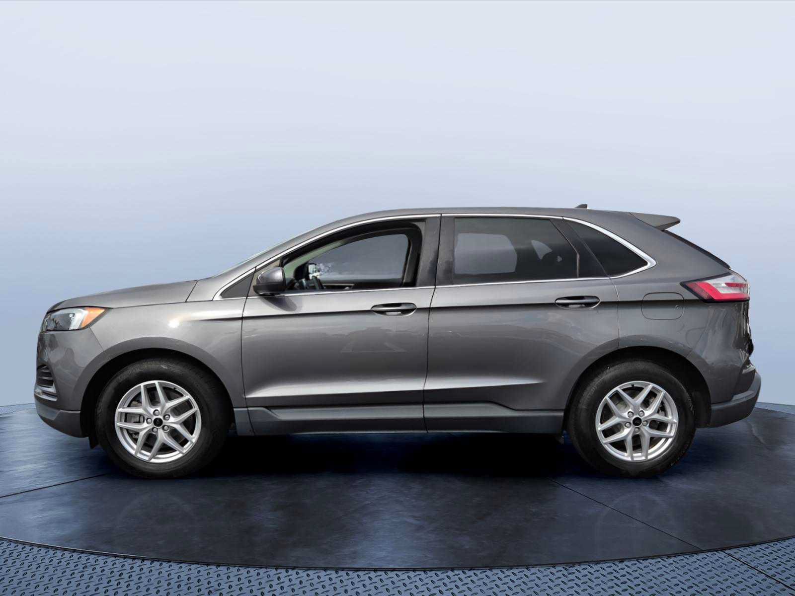 Used 2023 Ford Edge SEL AWD/4WD image 3