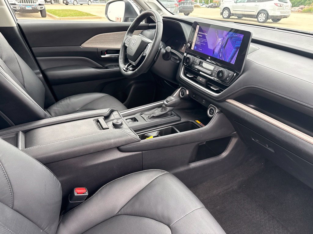 Certified 2024 Toyota Grand Highlander AWD image 25