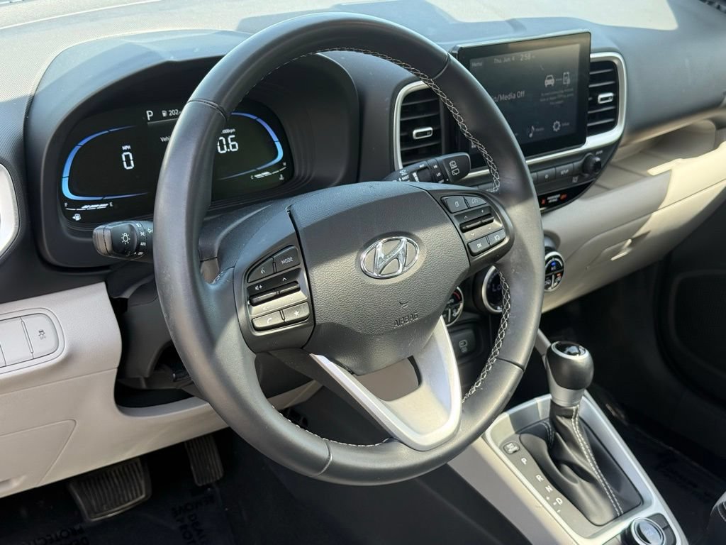 Used 2024 Hyundai Venue SEL FWD image 9