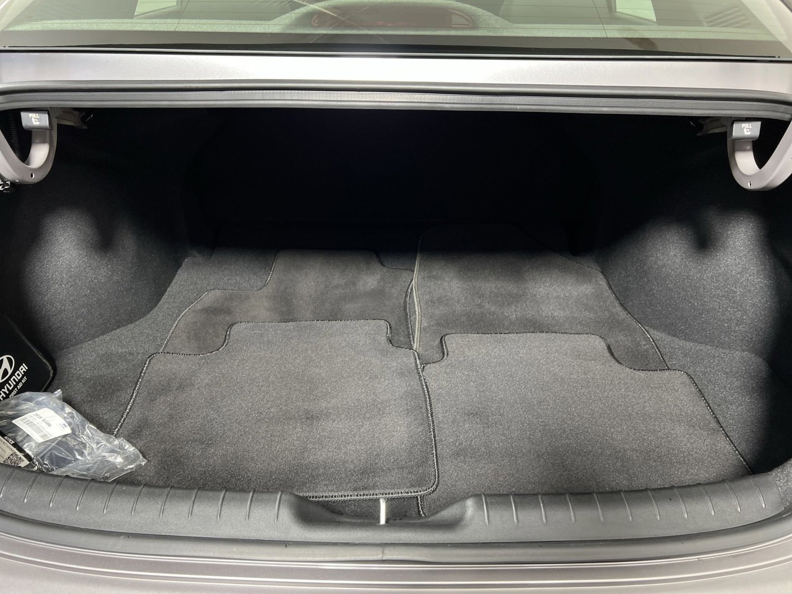 Used 2023 Hyundai Elantra SE w/ Cargo Package image 24