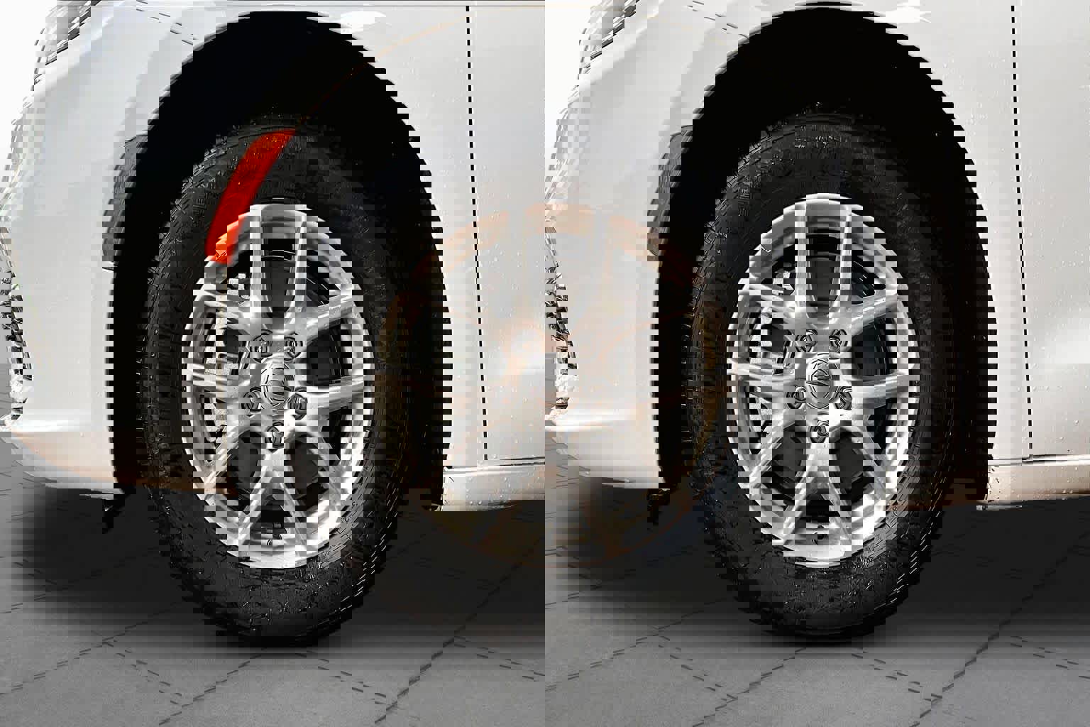 Used 2025 Chrysler Pacifica Select image 9