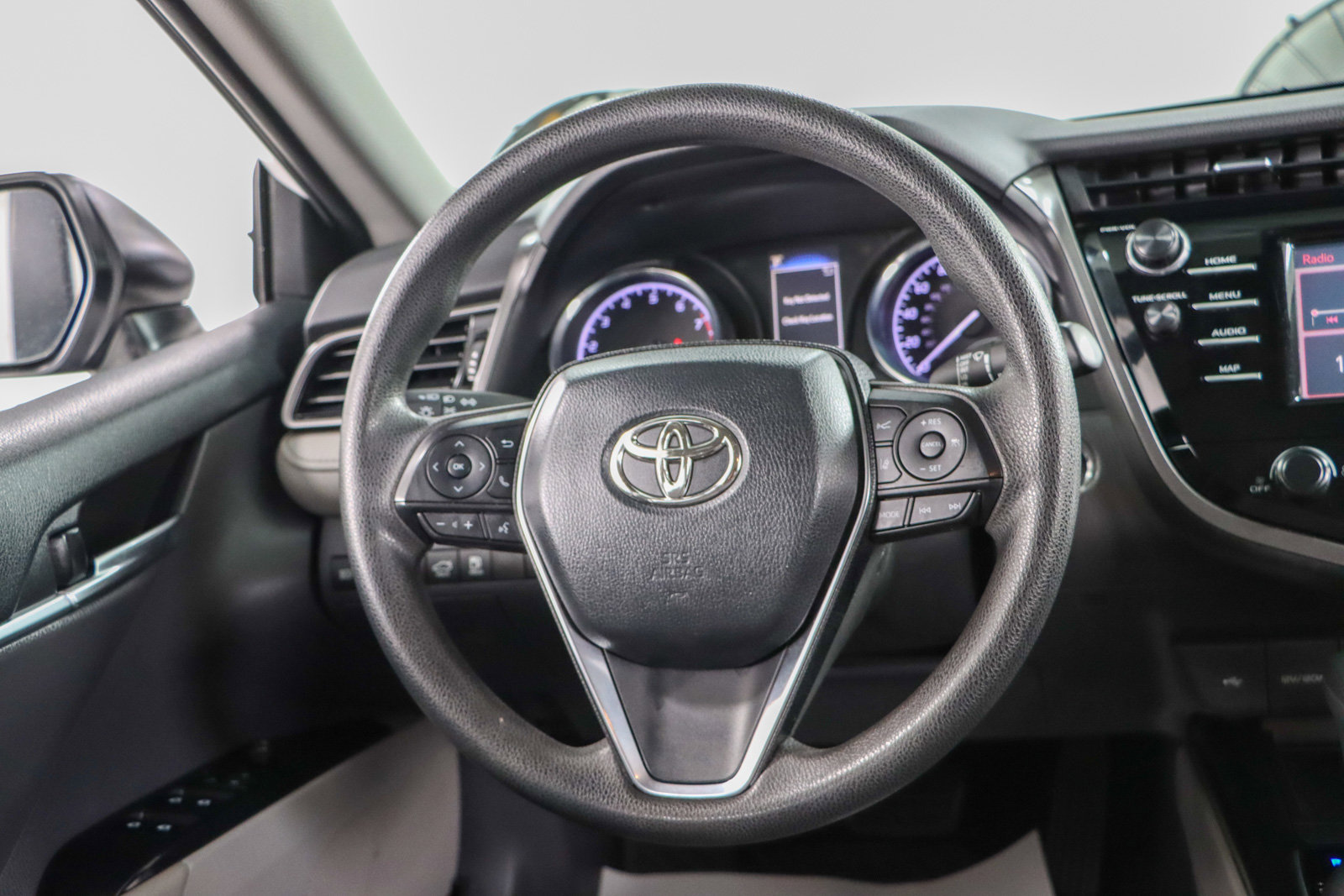 Used 2020 Toyota Camry LE image 12