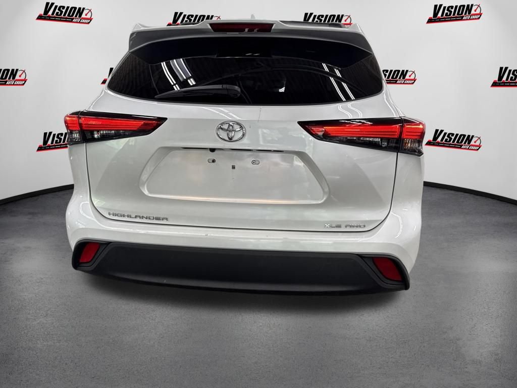 Used 2022 Toyota Highlander XLE AWD/4WD image 6