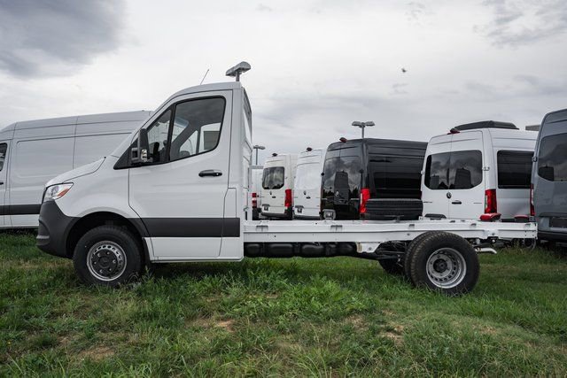 Used 2023 Mercedes-Benz Sprinter 4500 image 4