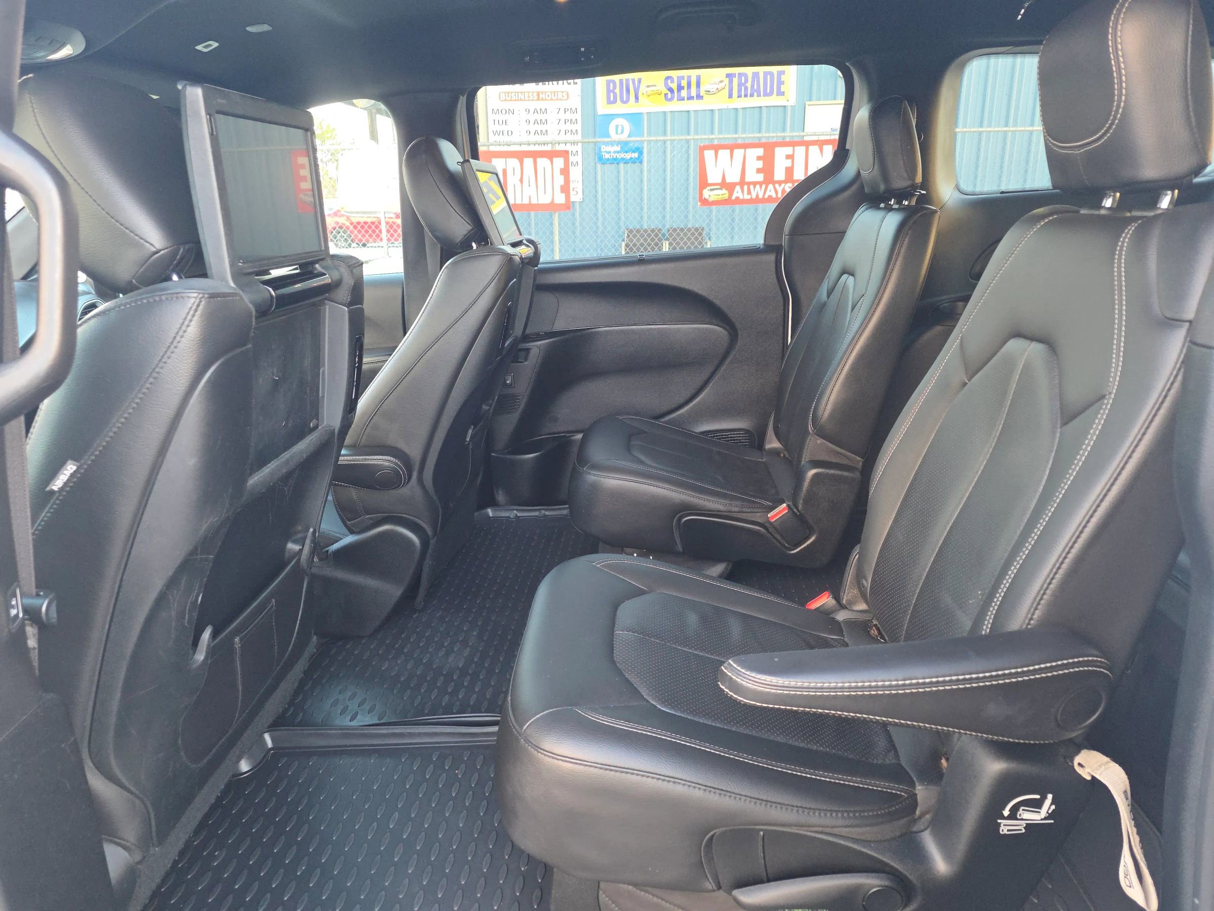 Used 2019 Chrysler Pacifica Touring-L Plus w/ S Appearance Package FWD image 23