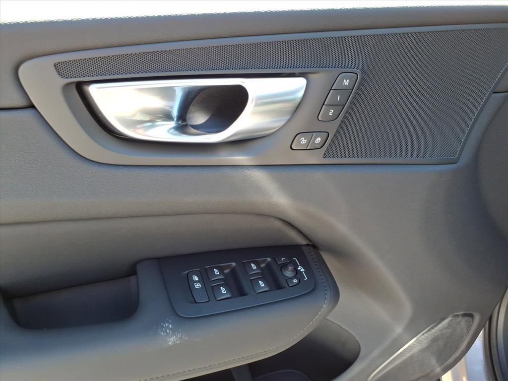 Certified 2026 Volvo XC60 B5 Plus w/ Climate Package AWD/4WD image 13