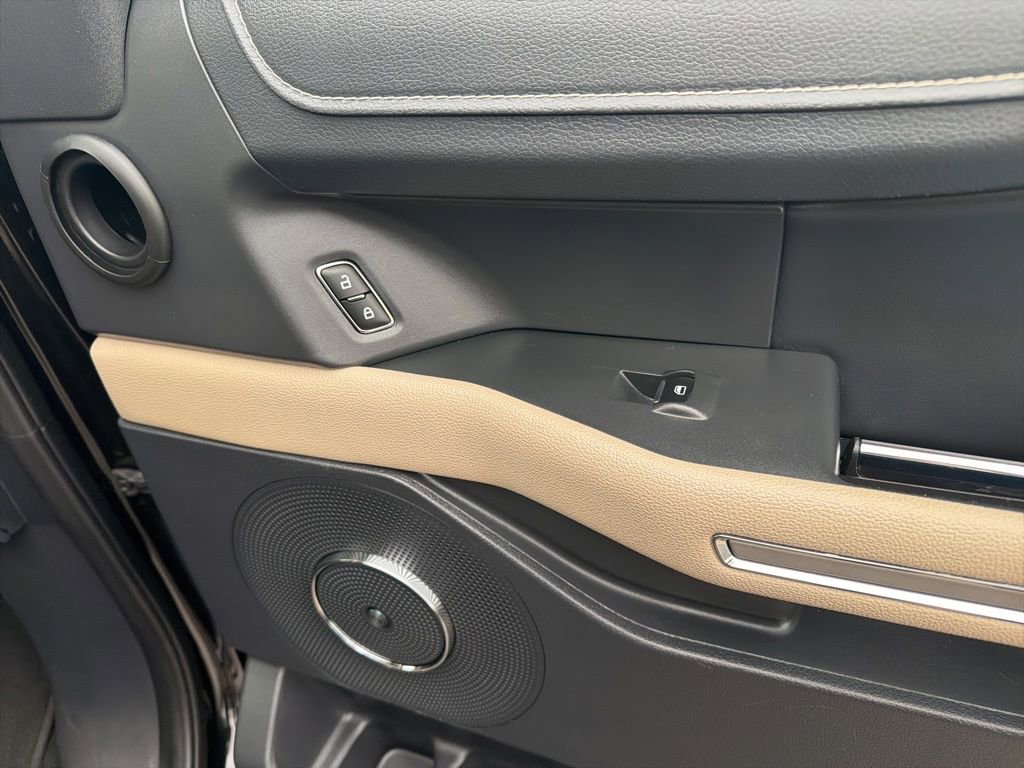 Used 2024 Ford Expedition Limited image 31