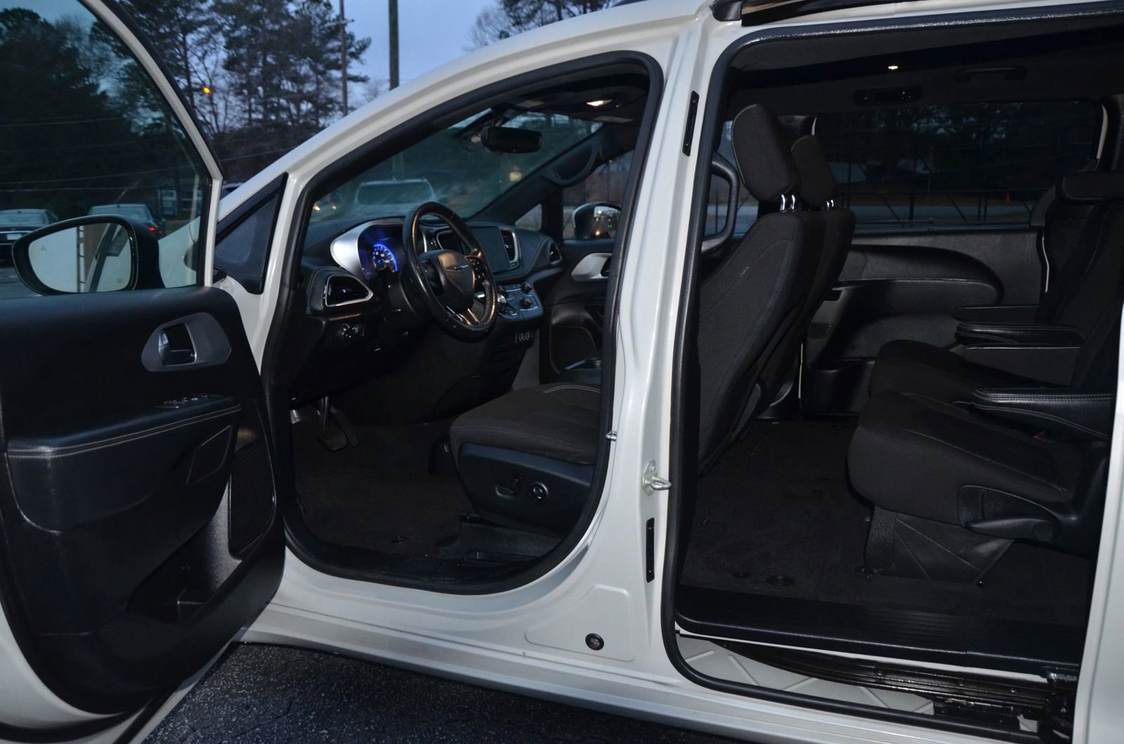 Used 2021 Chrysler Pacifica Touring w/ S Appearance Package image 38