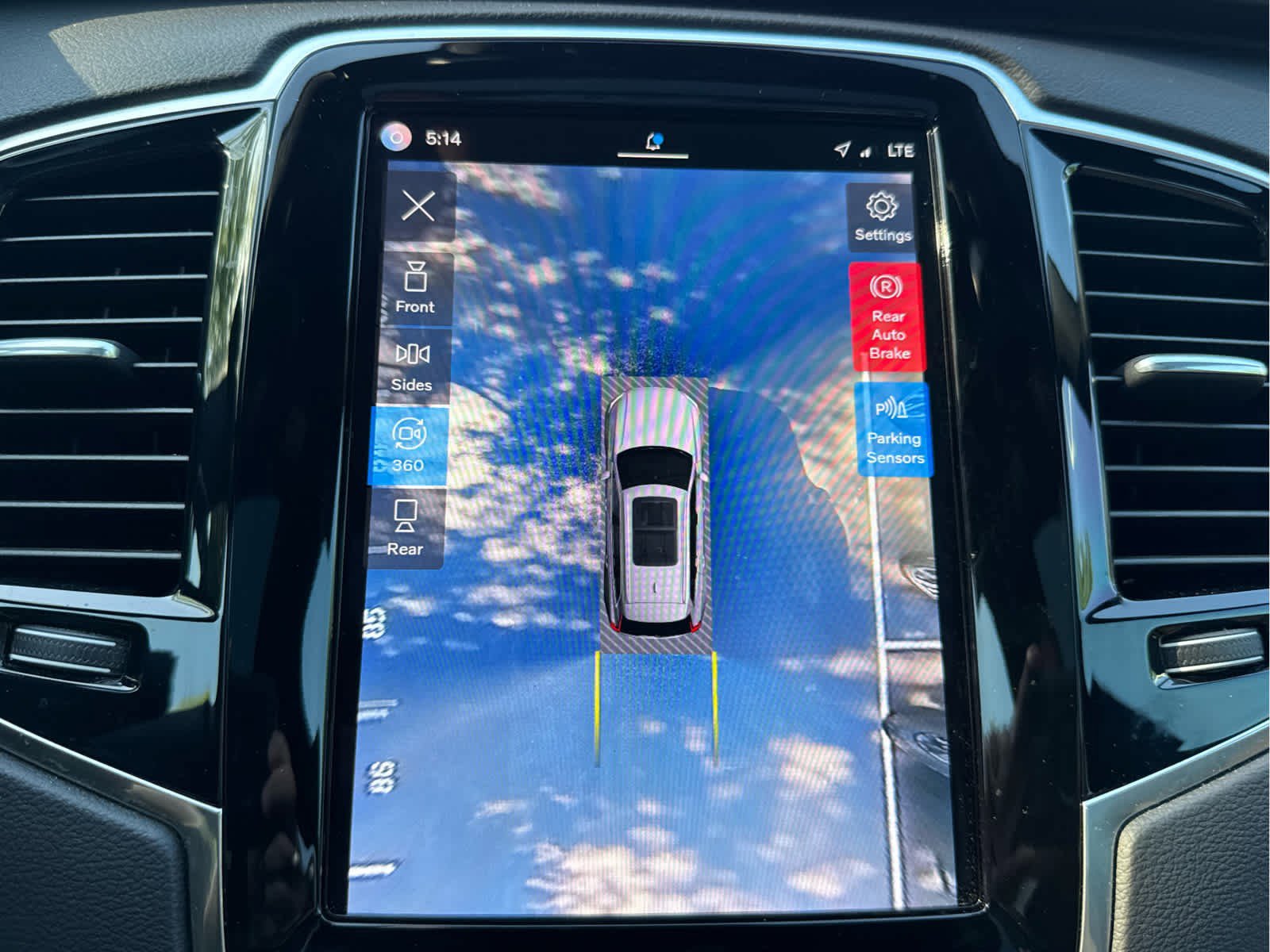 Certified 2024 Volvo XC90 B6 Ultimate w/ Lounge Package image 33