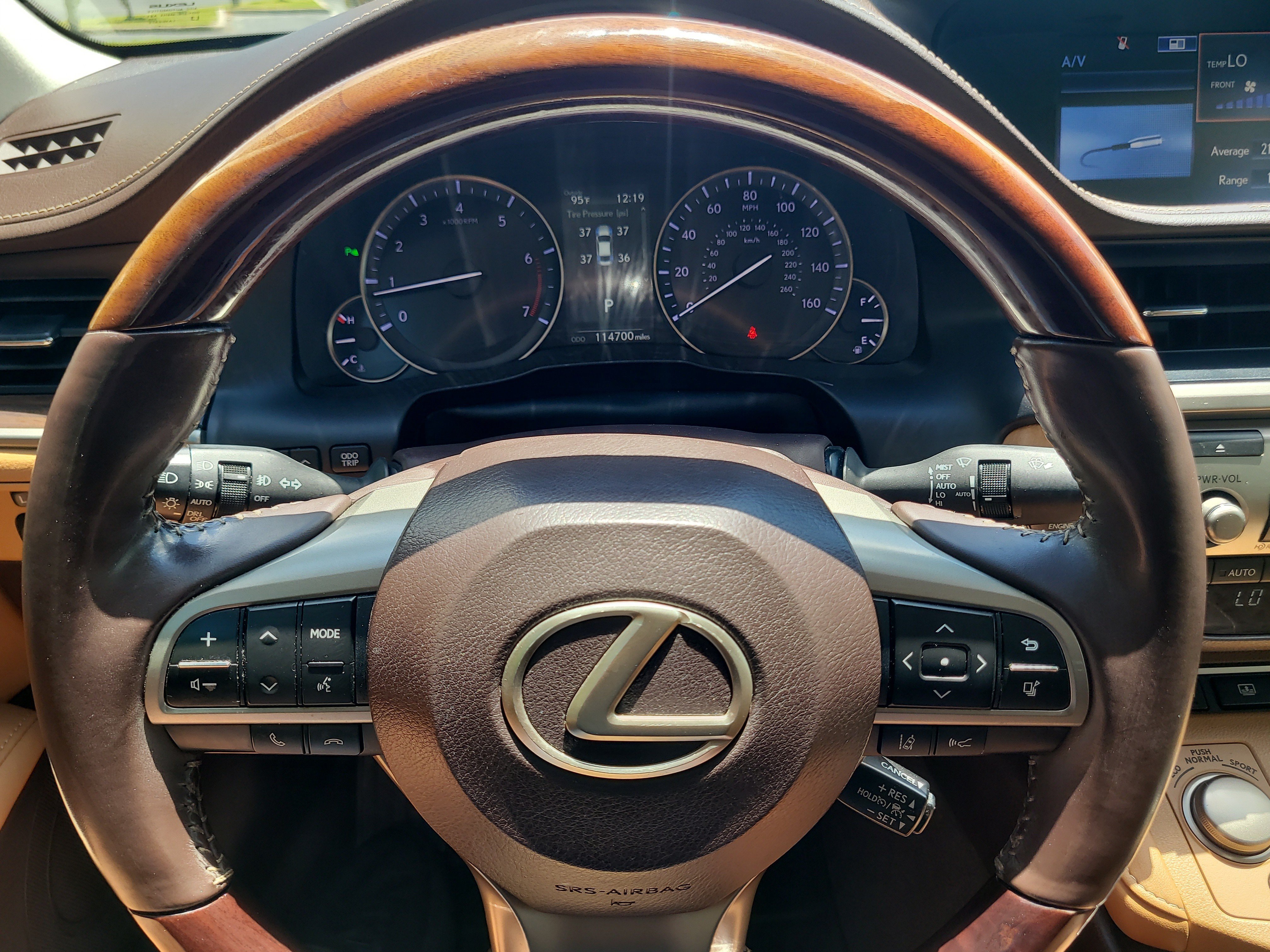 Used 2016 Lexus ES 350 w/ Luxury Package w/Wood Trim FWD image 31