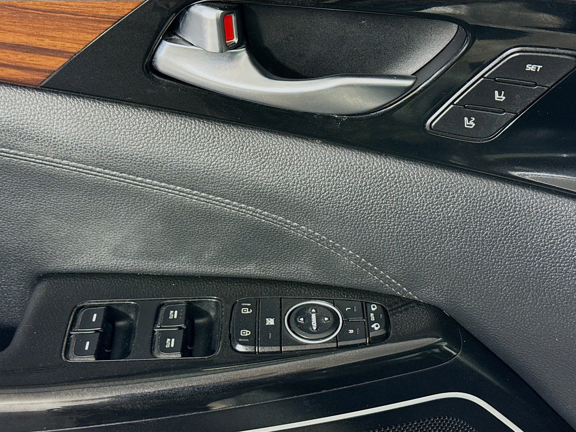 Used 2017 Kia Cadenza Technology image 24