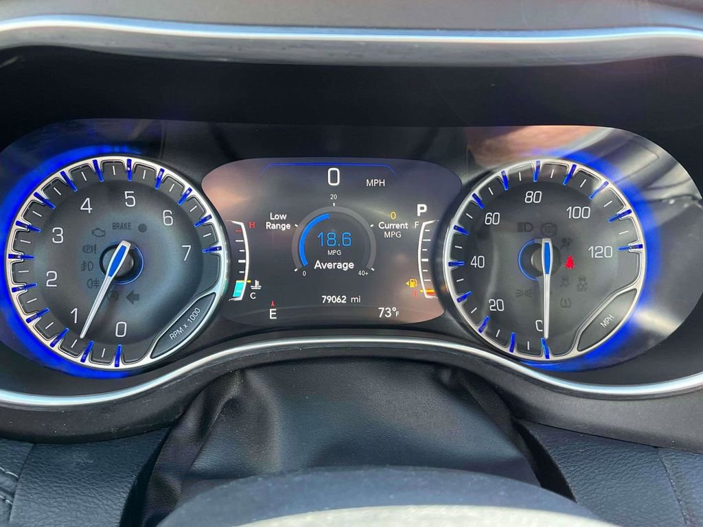 Used 2020 Chrysler Pacifica Limited FWD image 29