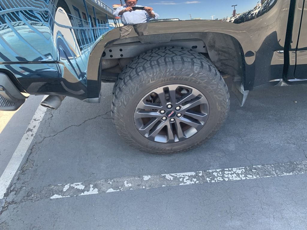 Used 2018 GMC Canyon SLE w/ Nightfall Edition AWD/4WD image 7